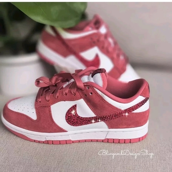 Bling Nike Dunk Low Valentines Day 2024 Pink Sneakers custom with Red Crystals - Picture 2 of 10
